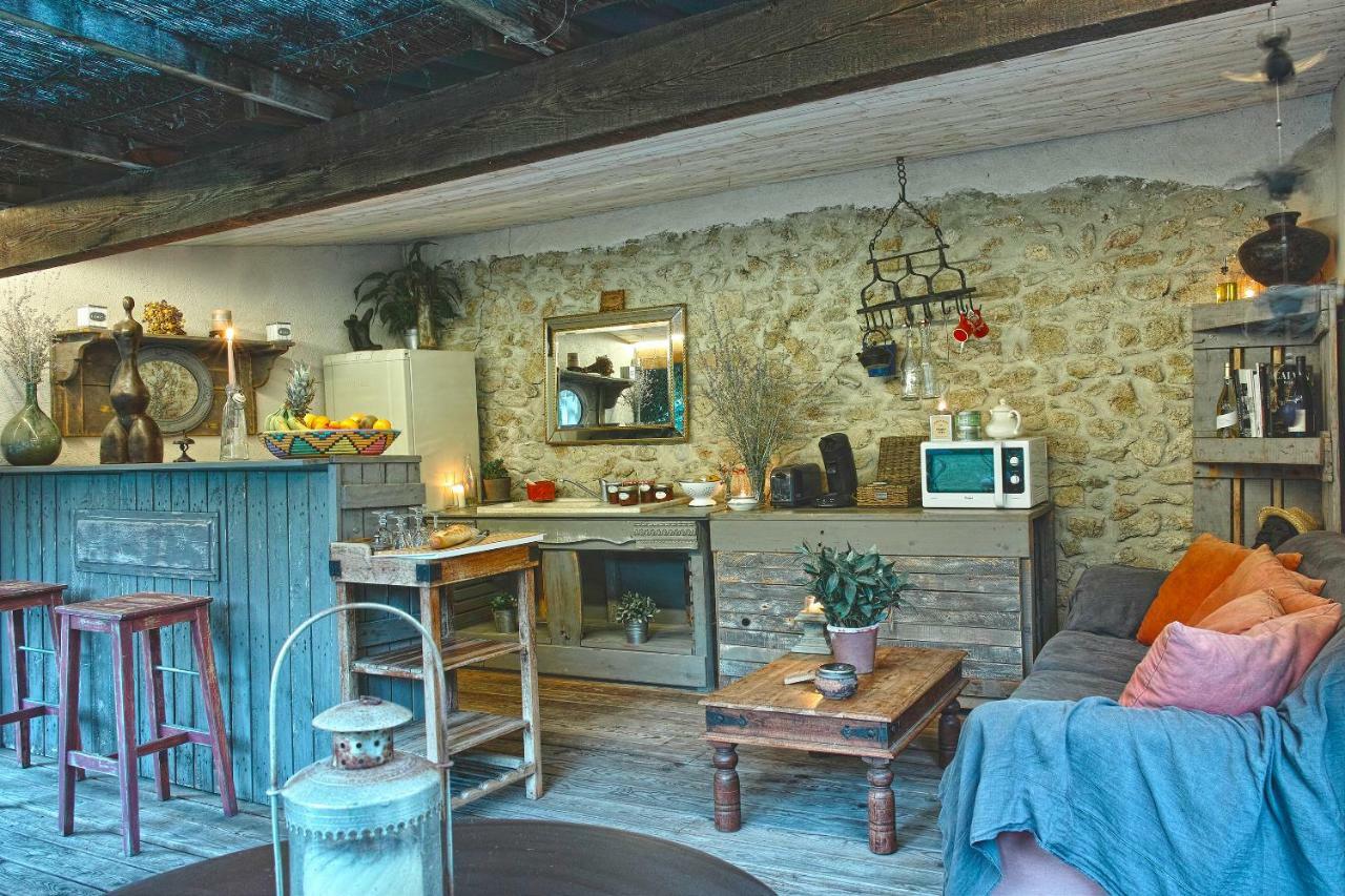 Le Moulin De Picaud Bed & Breakfast Grans Bagian luar foto