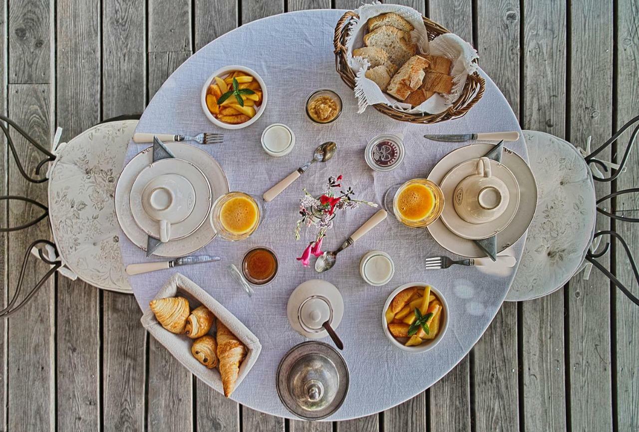 Le Moulin De Picaud Bed & Breakfast Grans Bagian luar foto